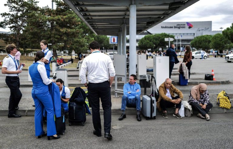 Eight more French airports evacuated due to bomb threats