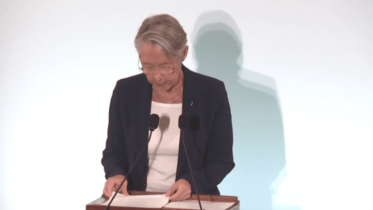 Elisabeth Borne calls for negotiation