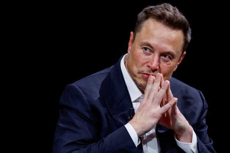 Elon Musk removes the titles of press articles shared on