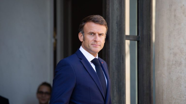 Emmanuel Macron invites party leaders to the Élysée