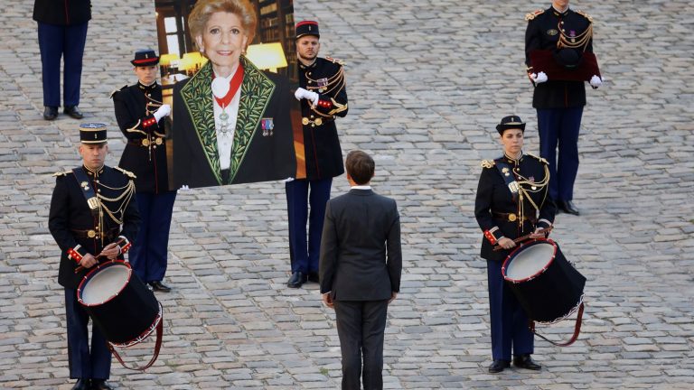 Emmanuel Macron pays a national tribute to Hélène Carrère d’Encausse