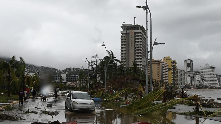 “Everything was flooded, I had to take refuge in the cupboard”: in Mexico, the seaside resort of Acapulco ravaged by Hurricane Otis