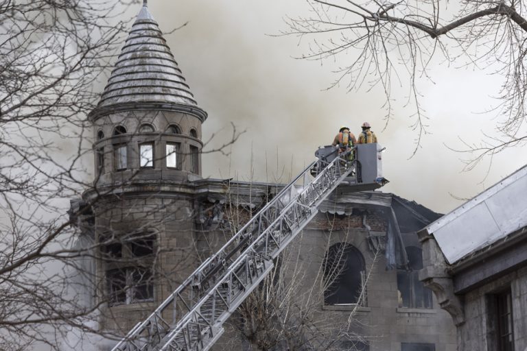 Fatal fire in Old Montreal |  Valérie Plante defends the professionalism of the investigation