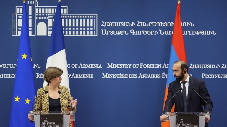 France “has given its agreement” for the delivery of military equipment to Armenia, announces the Minister of Foreign Affairs