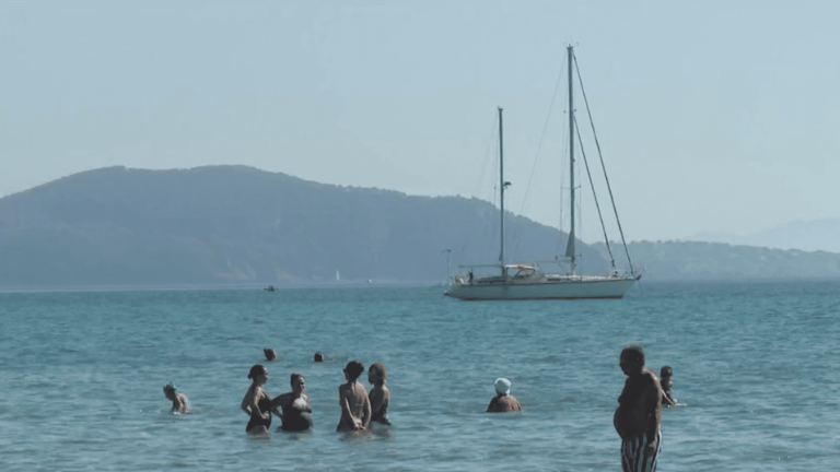 France hit by unprecedented heat in the middle of autumn