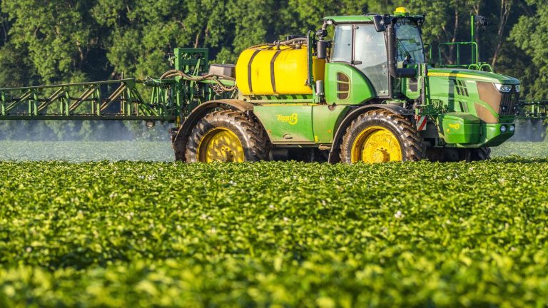 France wants to reduce the use of pesticides by half between 2015-2017 and 2030