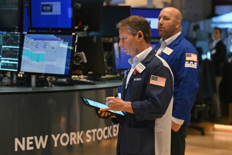 Geopolitical risks and bond rates weigh down the New York Stock Exchange