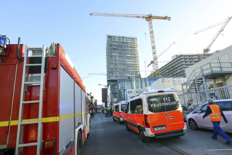 Germany |  Four dead in spectacular construction site accident