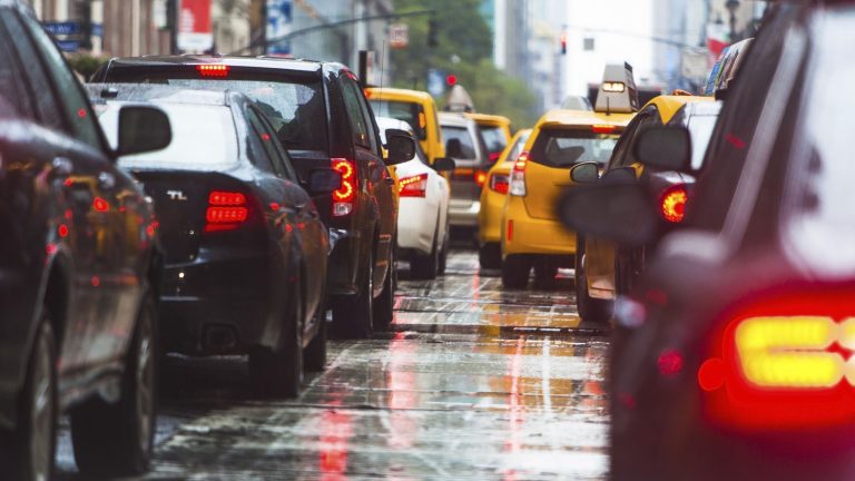 Google Maps is testing traffic light synchronization using artificial intelligence in 12 cities around the world