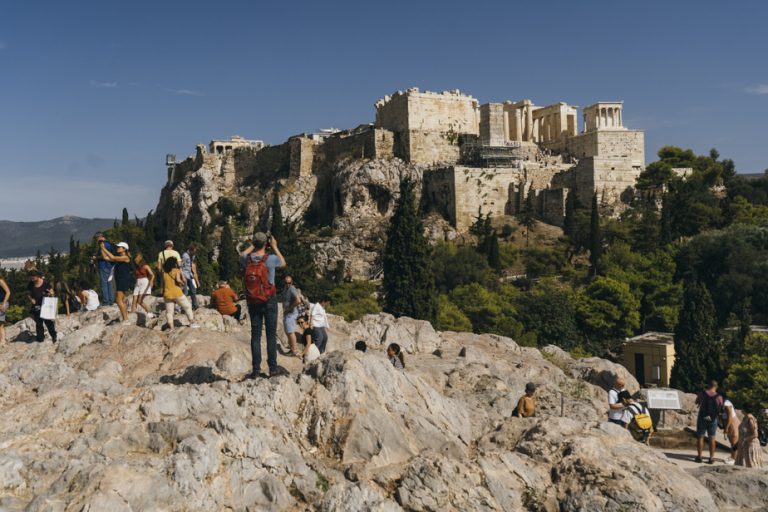 Greece |  The number of tourists at a record level despite the heatwave and the fires