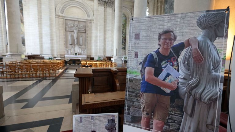 “Here you are elevated to the rank of martyrs, you discreet man,” declared a colleague of Dominique Bernard during the professor’s funeral