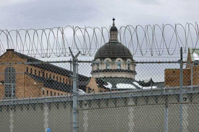 Hostage taking at Bordeaux prison