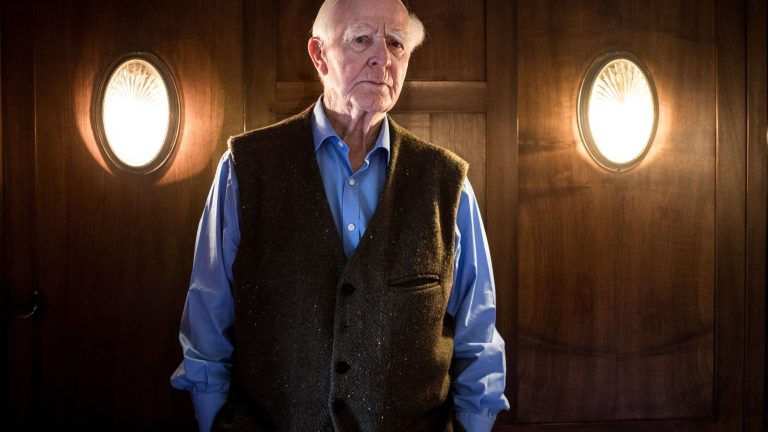 “Human”, “vulnerable”, John le Carré tells his story from beyond the grave in a documentary co-produced by his two sons