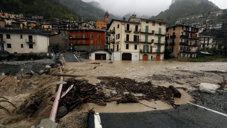 In pictures Buses swept away, collapsed roads, disrupted traffic… In the Alpes-Maritimes, bad weather causes damage and disruption