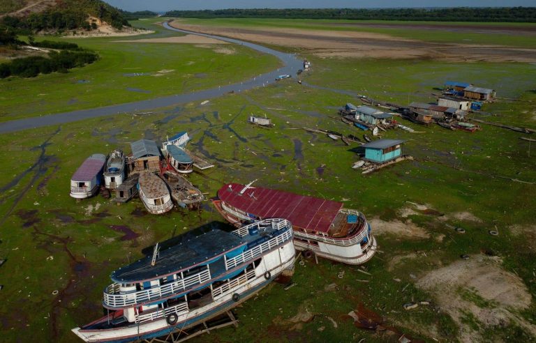 In the Amazon, drought disrupts the lives of residents of Manaus