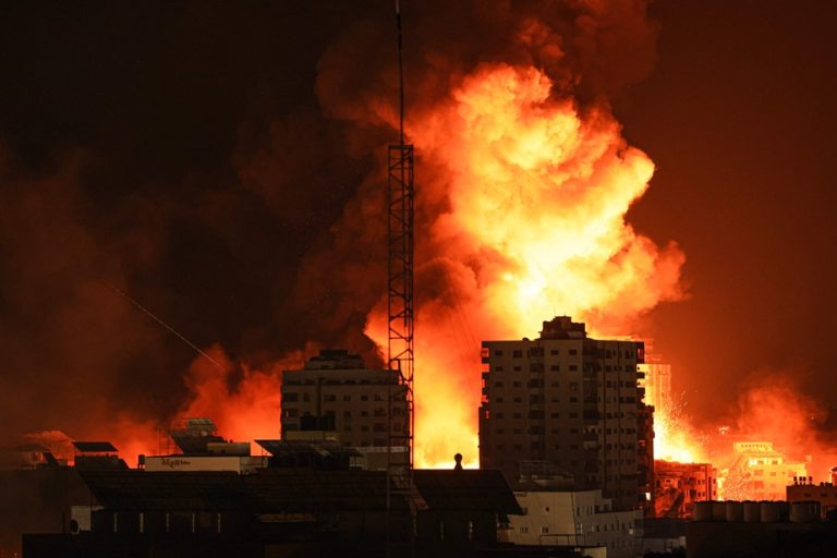 Israel and Hamas at war |  Hamas threatens to kill hostages in response to Gaza raids