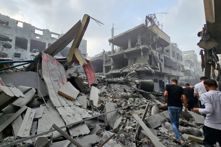 Israel and Hamas at war, day 17 |  New strikes on besieged Gaza, which awaits promised humanitarian aid