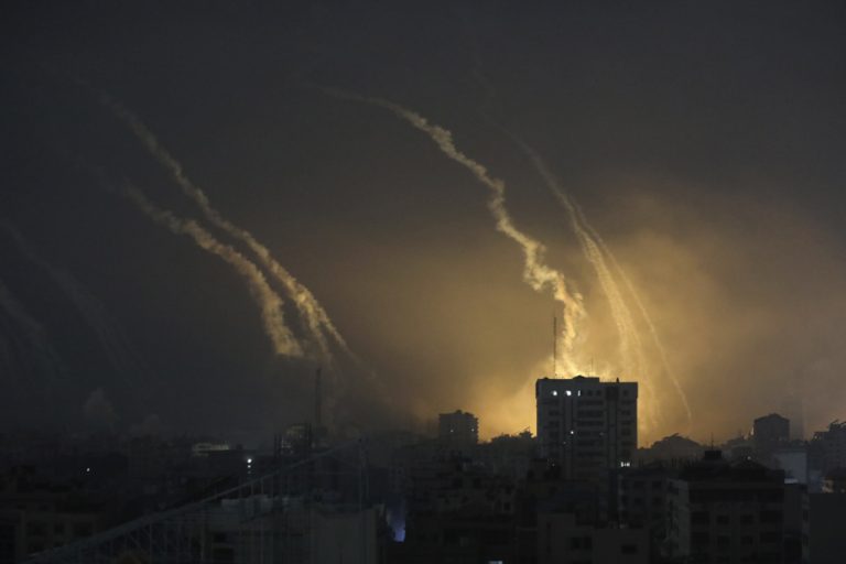 Israel and Hamas at war, day 21 |  The Gaza Strip cut off from the world, the fighting intensifies