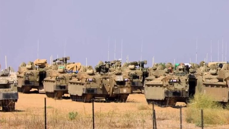 Israeli troops on the border with Gaza