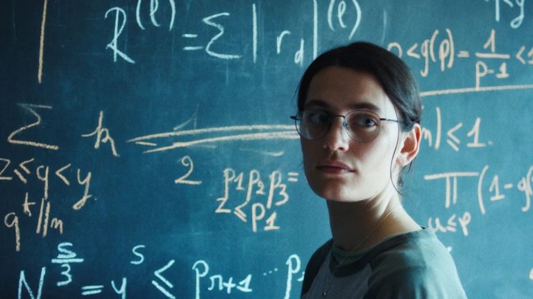 Jean-Pierre Darroussin and Ella Rumpf in the creative madness of math