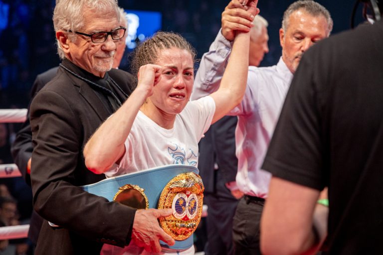 Kim Clavel loses to Evelin Bermúdez