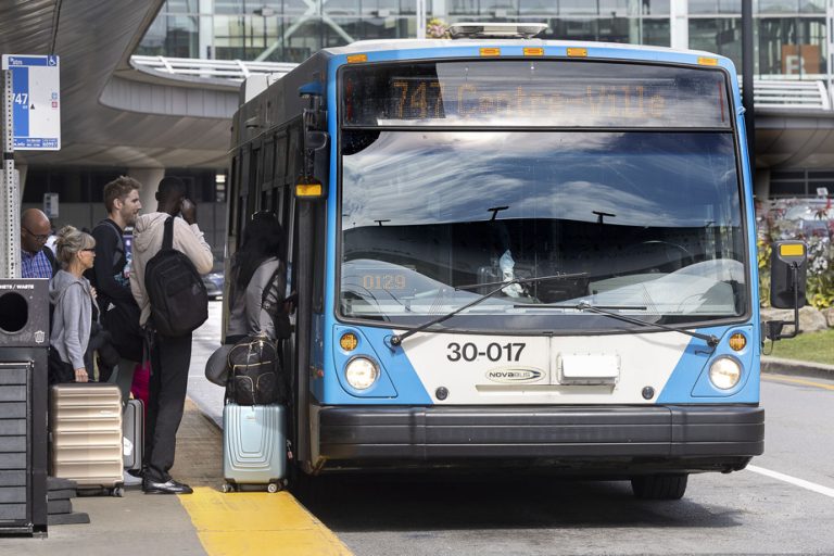 Line 747 at the airport |  Tickets can be purchased with a phone starting Wednesday