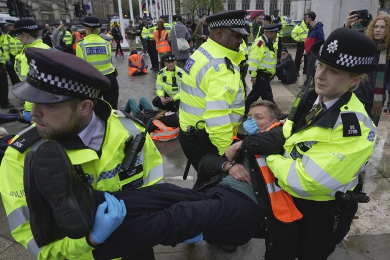 London |  62 environmental activists arrested during a march against hydrocarbons