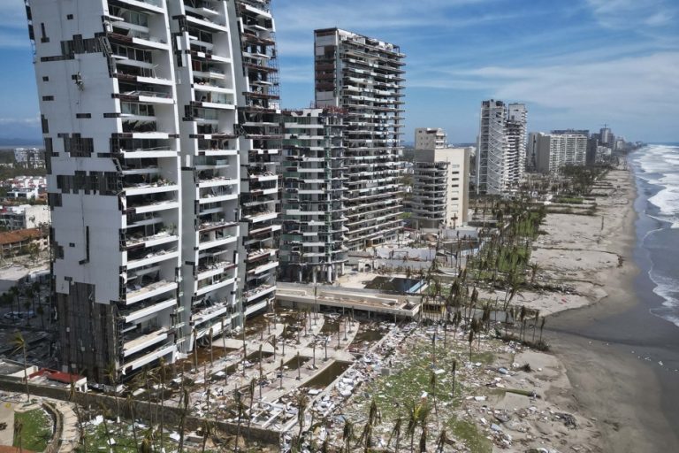 Mexico |  At least 48 dead after Hurricane Otis, aid deployed slowly