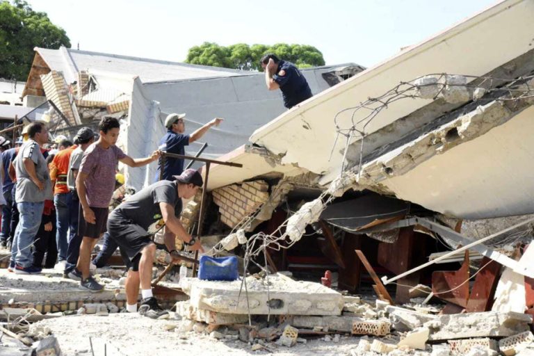 Mexico |  At least seven dead in church collapse