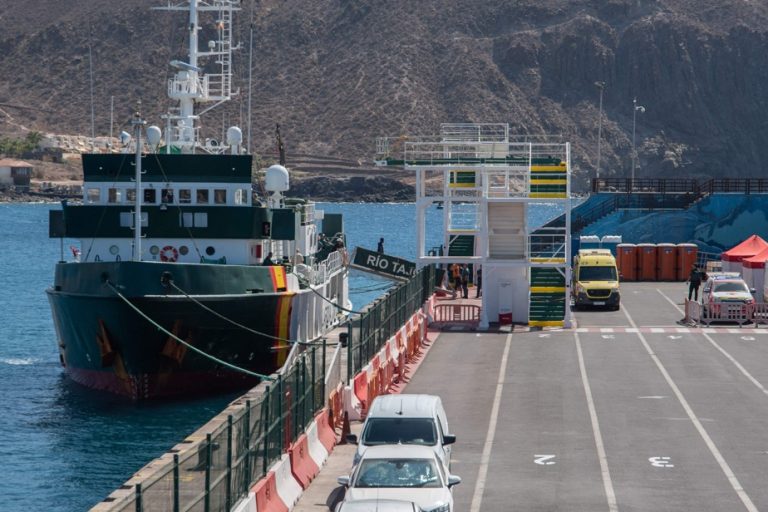 More than 1,500 African migrants have arrived in the Canaries since Saturday