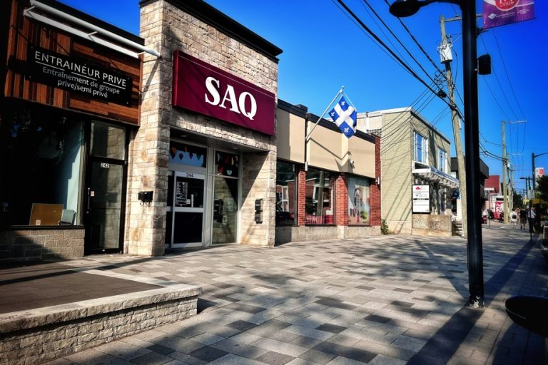 Moving a branch |  Victoriaville tries to block the way to the SAQ