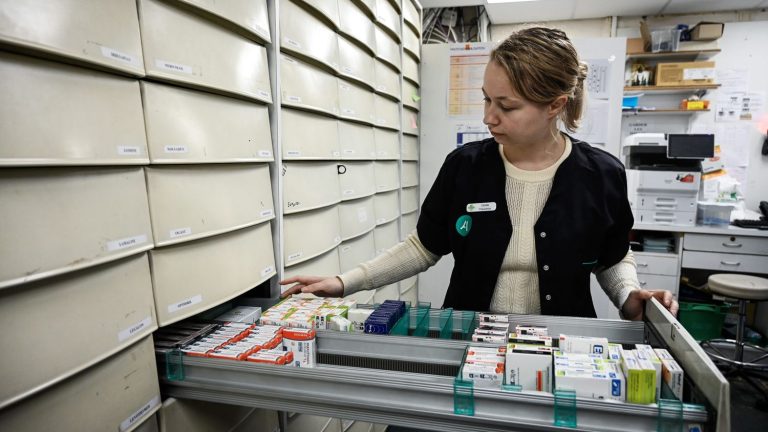 “Nearly 4,000 drugs” are out of stock or at risk of being out of stock in France, announces the president of the Union of Community Pharmacists’ Unions