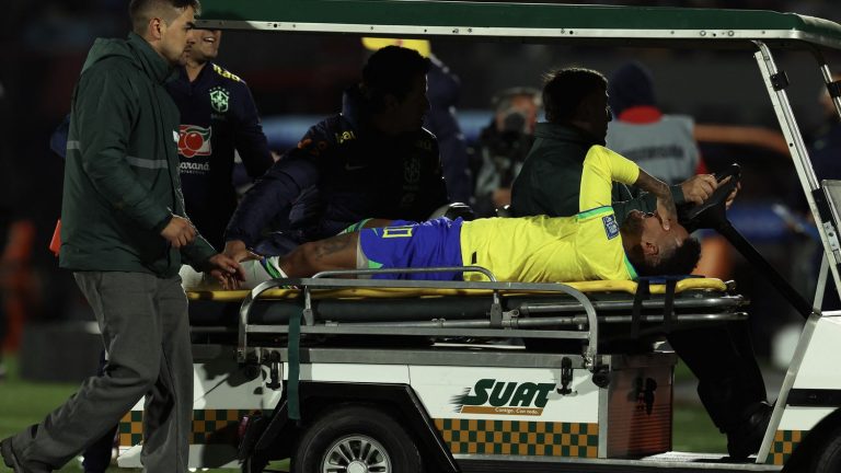 Neymar suffers torn anterior cruciate ligament in left knee