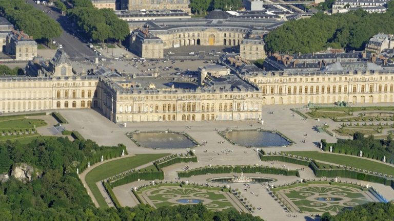 Palace of Versailles evacuated due to bomb threat