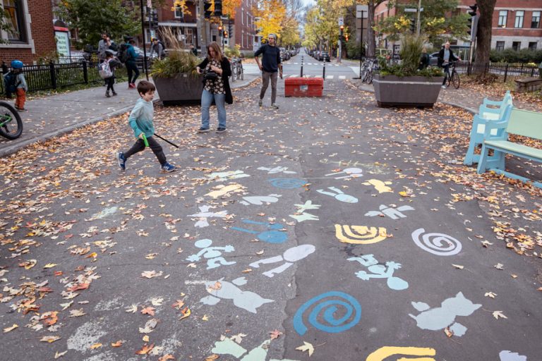 Plateau-Mont-Royal |  Montreal redevelops a street in front of a school