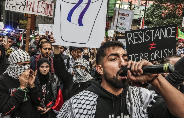 Pro-Palestinian demonstrators demand their right to speak in Montreal