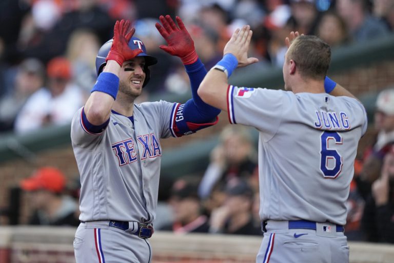 Rangers lead 2-0 in series against Orioles