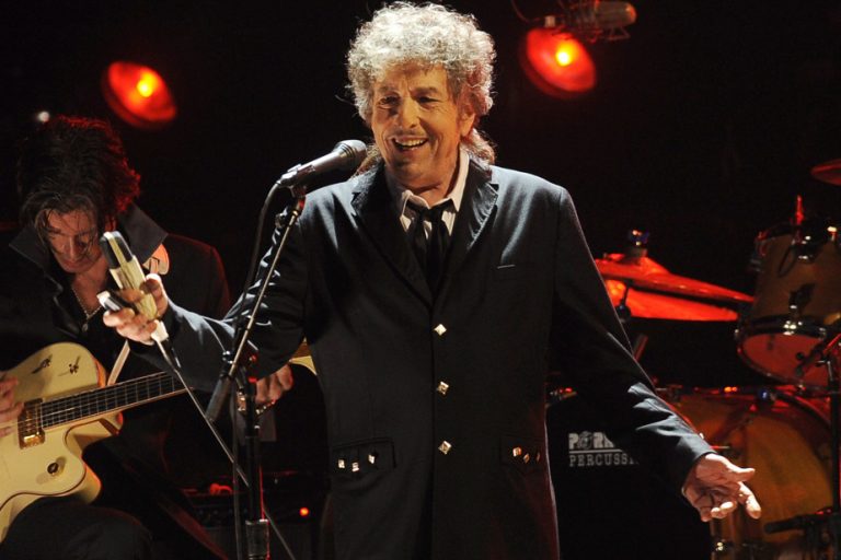 Review |  Bob Dylan sings Leonard Cohen at Place des Arts