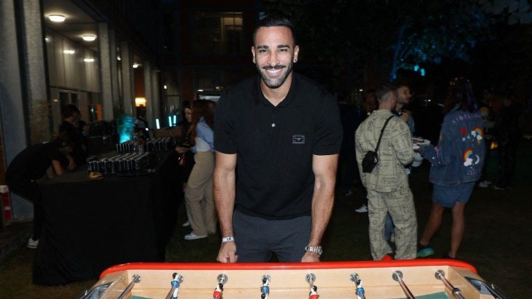 “Stay seated for 90 minutes and laugh”, Adil Rami tackled by “Les Grosses Têtes” for his big premiere