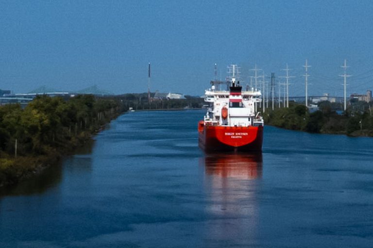 Strike at the St. Lawrence Seaway |  Unifor and the employer in mediation