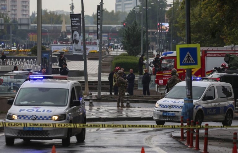 Suicide attack in Ankara before the reopening of the Turkish parliament