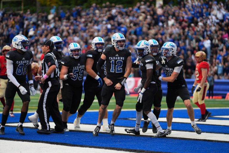 The Carabins stand as ramparts in front of the Rouge et Or