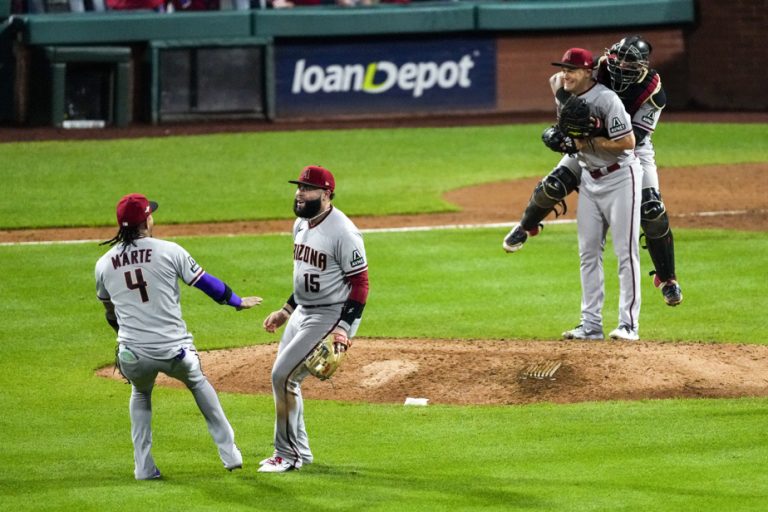 The Diamondbacks defeat the Phillies and advance to the World Series