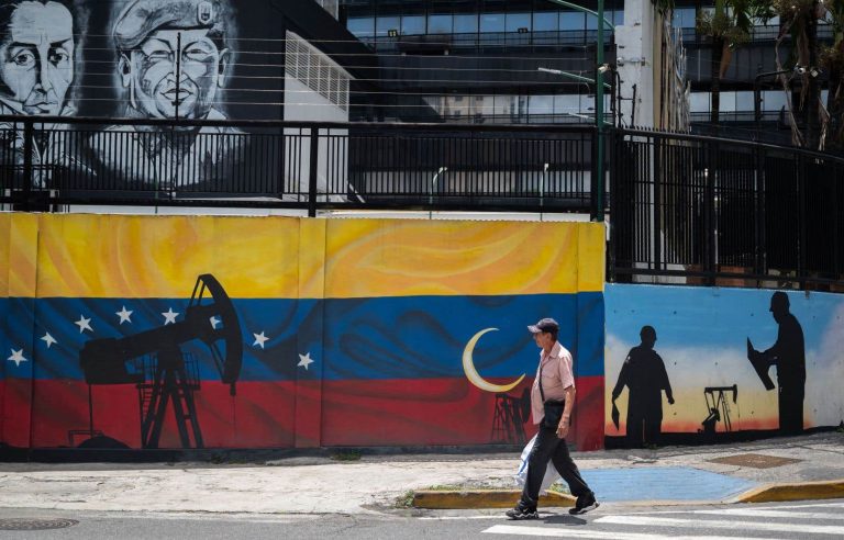 The United States eases some sanctions against Venezuela