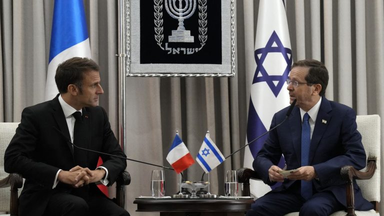 “The first objective is the release of the hostages,” declares Emmanuel Macron during his meeting with President Isaac Herzog in Jerusalem