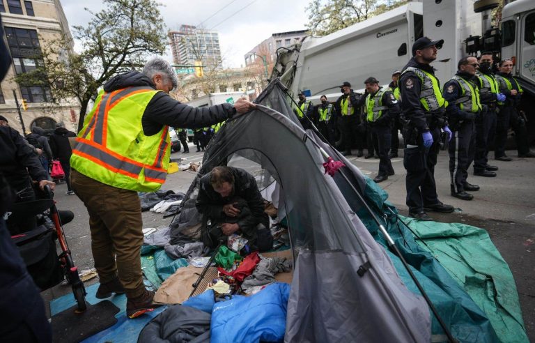 Thousands of camps dismantled across the country in the face of growing homelessness