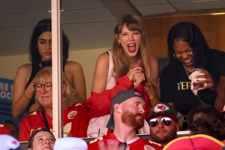 Travis Kelce and Taylor Swift |  The NFL is “doing a little too much,” judges Travis Kelce