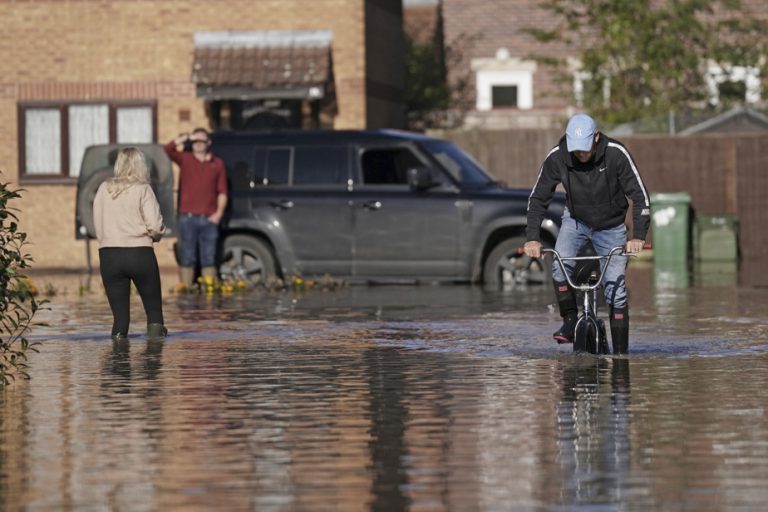 United Kingdom |  Storm Babet kills five, further flooding possible