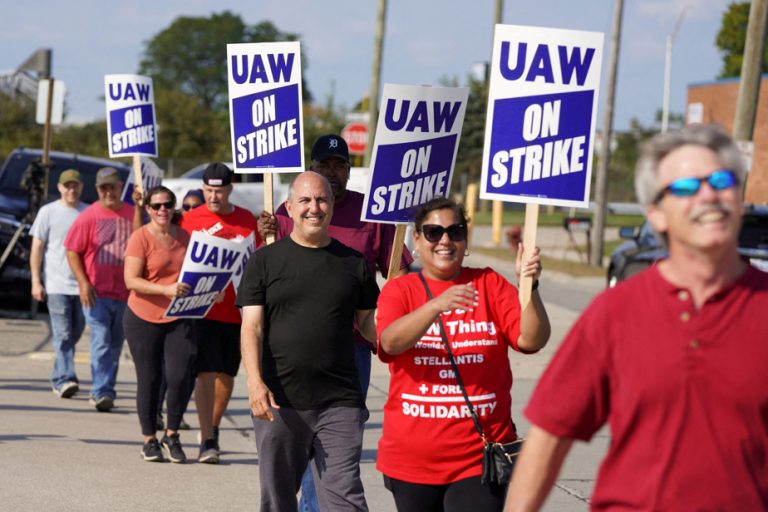 United States |  The automobile strike extended to a large Stellantis factory