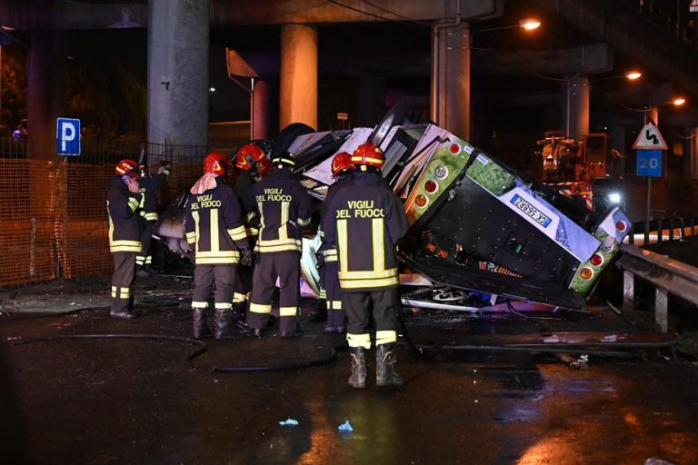 Venice |  At least 21 dead after bus falls from bridge